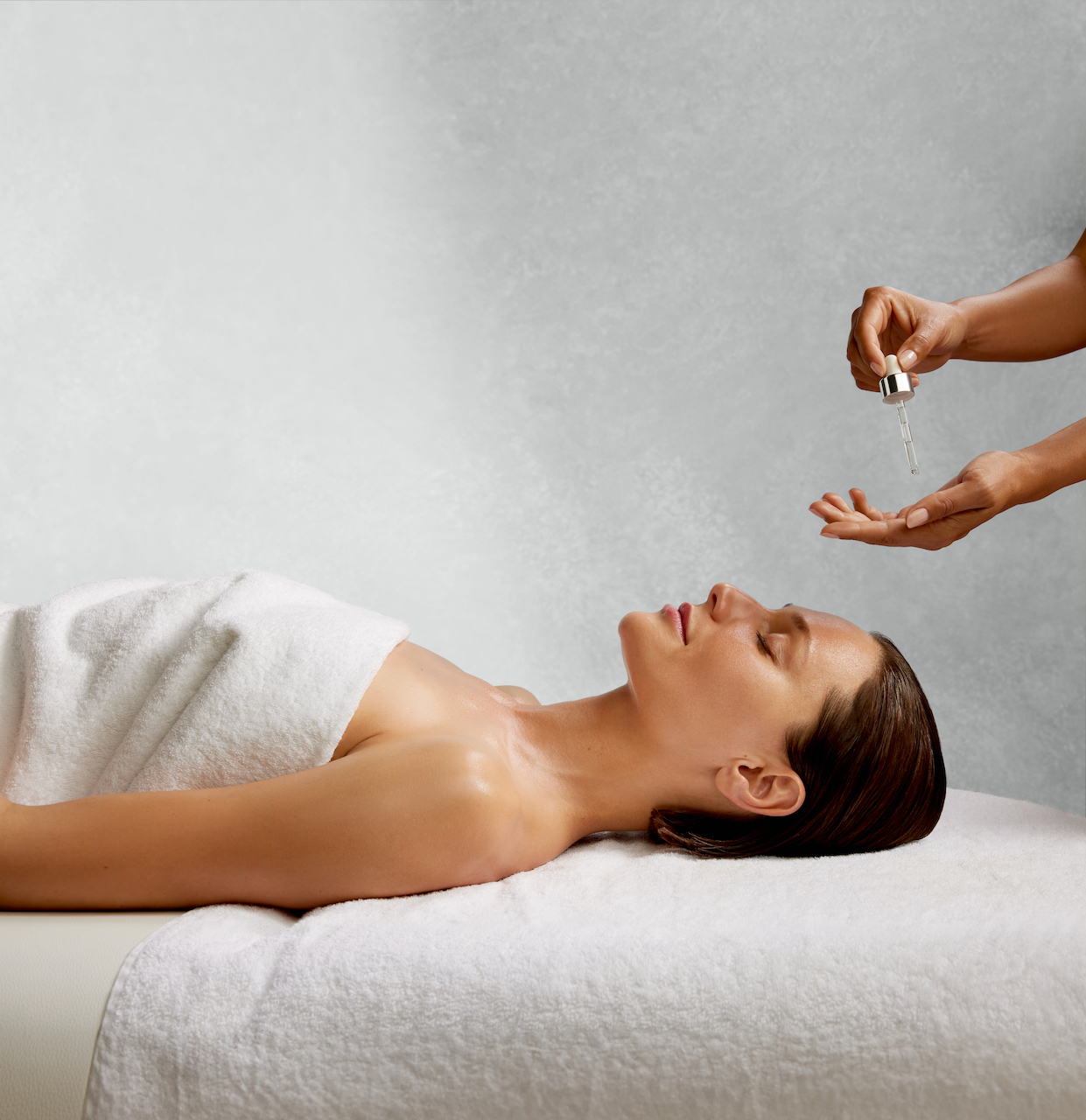 RZ_CI_UNI_Model_Treatment_Serum_ET_3079